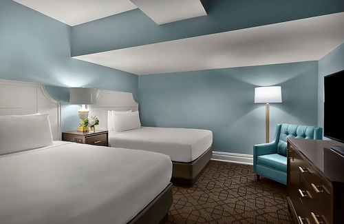 Central West End Hotel | Contemporary Hotel in Central West End district! 2 Convenient Spaces Parking!