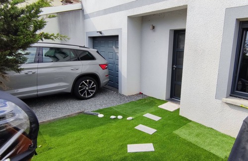 Bruges House | Contemporary house with swimming pool located 15 minutes from the city center of Bordeaux