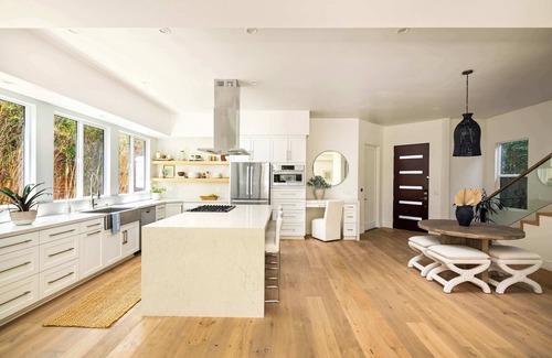 Encinitas House | Contemporary Indoor Outdoor Living, Walk to Beach