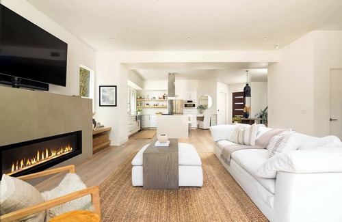 Encinitas House | Contemporary Indoor Outdoor Living, Walk to Beach