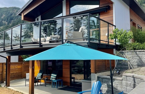 Youbou Cottage | Contemporary lake cottage steps from private beach, dock & trails