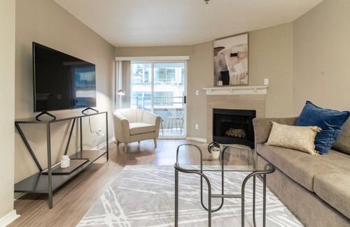 Belltown Apartment | Contemporary large 1BR, in unit Washer/Dryer, parking with all amenities!