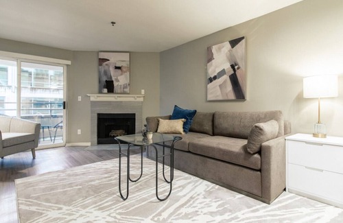 Belltown Apartment | Contemporary large 1BR, in unit Washer/Dryer, parking with all amenities!