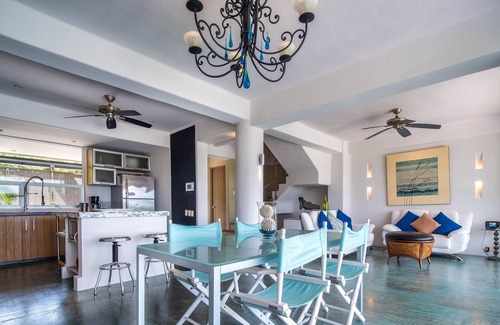 P Chahue House | Contemporary Oceanfront Villa