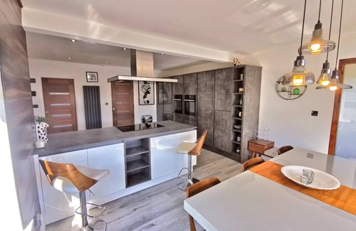 Robeston Wathen House | Contemporary retreat with fantastic views, hot tub and large garden