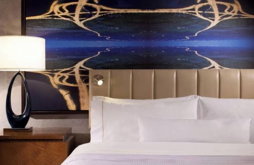 Park Central Hotel | Contemporary Room w/Free Parking & Pool Access