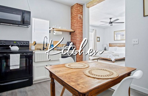 Central Oklahoma City Apartment | Contemporary Studio | $1600/month | Full Kitchen + Queen Bed