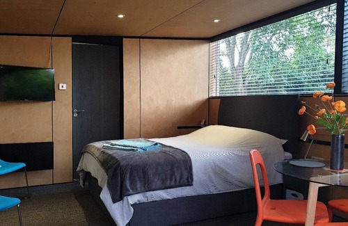Winscombe Apartment | Contemporary studio, free parking and wifi
