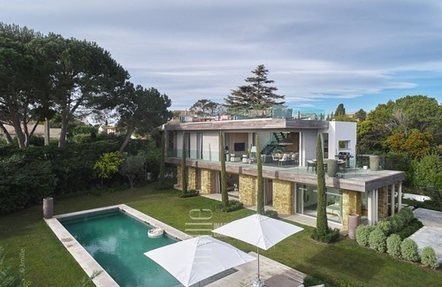 Cap-d'Antibes Villa | Contemporary style luxury villa with 5 bedrooms on Cap d Antibes, near the beach