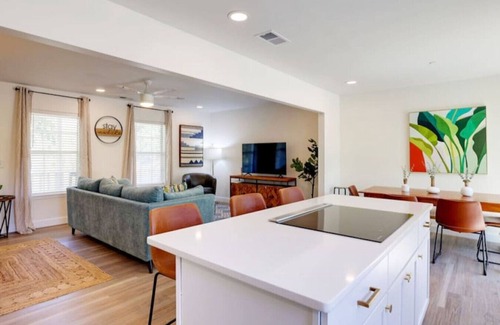 Whitemarsh Island House | Contemporary Stylish Home btw DWTN Savannah&Tybee!