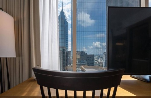 Logan Square Hotel | Contemporary Suite with Kitchen and City Views | Swimming Pool | Pet-Friendly