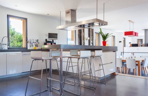 Le Barroux Villa | Contemporary villa in Le Barroux overlooking Mont Ventoux