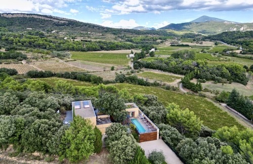 Le Barroux Villa | Contemporary villa in Le Barroux overlooking Mont Ventoux