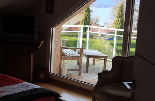 Nernier House | Contemporary villa on Lake Leman with pool, private access and pontoon