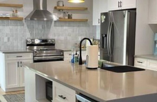 West Congress House | Contemporary WeCo Home with POOL & SPA!