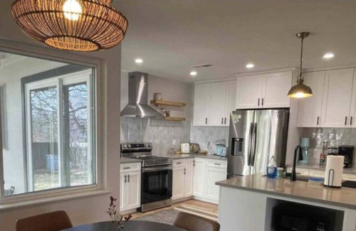 West Congress House | Contemporary WeCo Home with POOL & SPA!