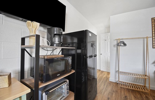 Sunset Beach Condo | Continental Motel - well-maintained, pet friendly, studio room close to the beach