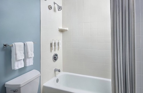 Stone Mountain Hotel | Convenience & Comfort! Minutes to Dinosaur Explore! FREE Parking, Pets Allowed!
