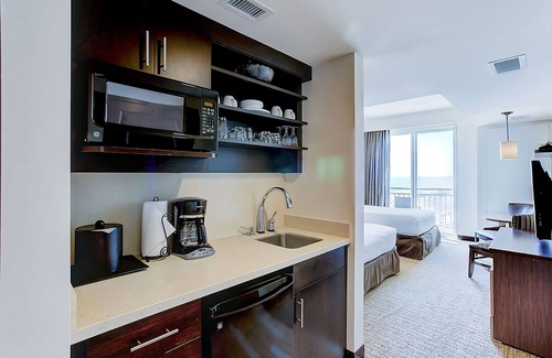 Northeast Virginia Beach Hotel | Convenience & Comfort! Unit w/Kitchenette, Partial Ocean View, Onsite Pools!