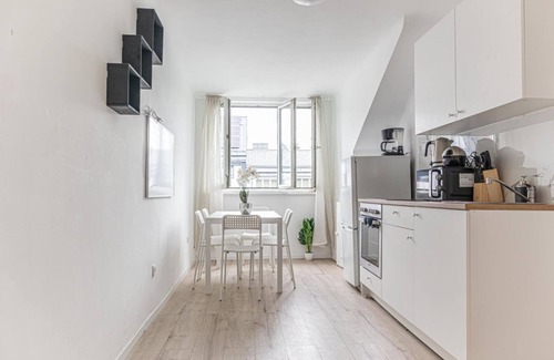 Meidling Apartment | Convenient 2BR Apt. Near U6 Station am Schöpfwerk