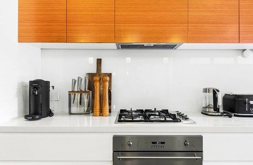 Eastlakes House | Convenient 4BR with Private Pool close to Airport