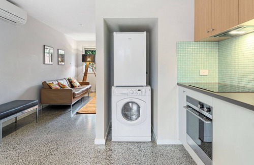 Port Melbourne House | Convenient Bayside Living at the Edge of the City