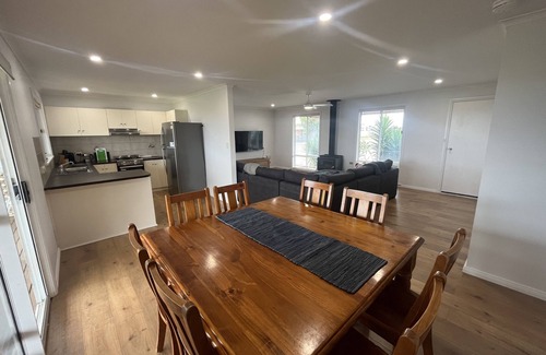 Para Wurlie House | Convenient, central location with stunning rural views