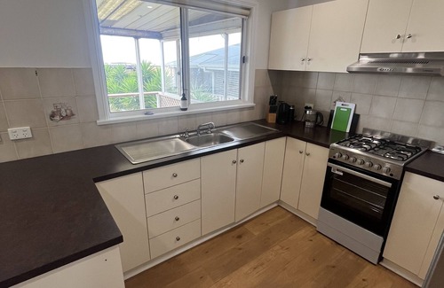 Para Wurlie House | Convenient, central location with stunning rural views