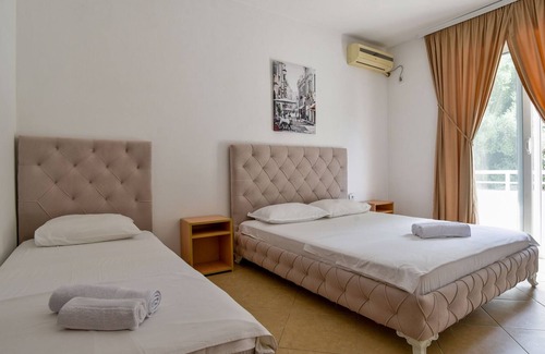 Gjerana Apartment | Convenient Flat w Garden and Balcony in Ulcinj