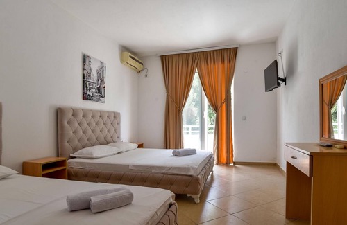 Gjerana Apartment | Convenient Flat w Garden and Balcony in Ulcinj