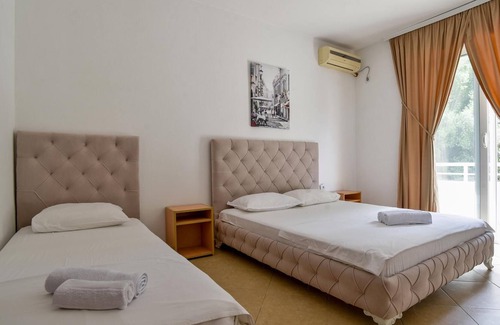 Gjerana Apartment | Convenient Flat w Garden and Balcony in Ulcinj