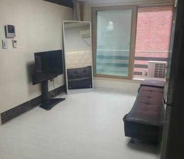 Seongbuk-gu Villa | Convenient location 3-person room with living room and 2 bedrooms, 600 meters from Bogukmun Station, 5 stops to SNU Bundang Hospital, close to Korea University