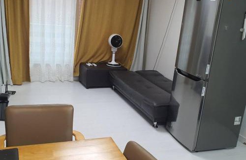 Seongbuk-gu Villa | Convenient location 3-person room with living room and 2 bedrooms, 600 meters from Bogukmun Station, 5 stops to SNU Bundang Hospital, close to Korea University