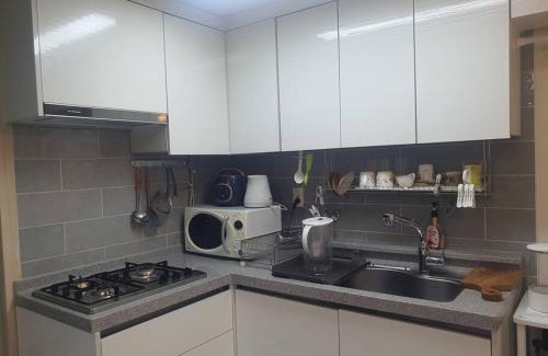 Seongbuk-gu Villa | Convenient location 3-person room with living room and 2 bedrooms, 600 meters from Bogukmun Station, 5 stops to SNU Bundang Hospital, close to Korea University