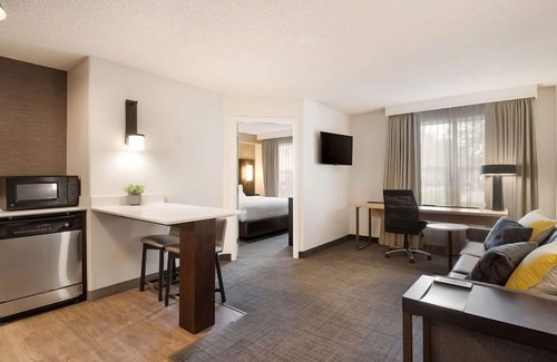 Reno/Tahoe Airport Resort | Convenient Location! Unit with Fully-equipped Kitchen and FREE Breakfast!