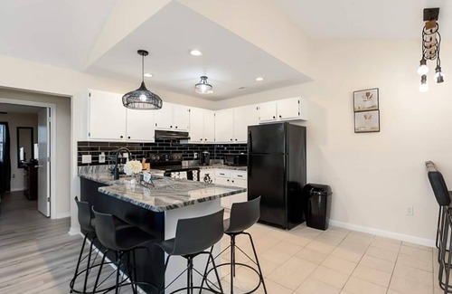 North Charleston House | Convenient Modern Villa, 3 beds, Near Everything