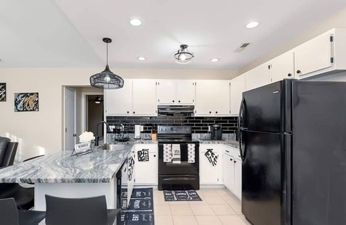 North Charleston House | Convenient Modern Villa, 3 beds, Near Everything