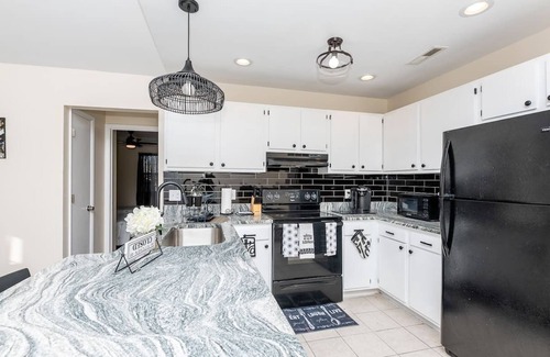North Charleston House | Convenient Modern Villa, 3 beds, Near Everything