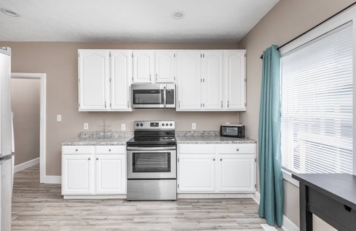 Near Eastside House | Convenient & Spacious Dwtn House - Sleeps 14-16 - Minutes to Convention Center