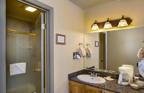 South Lake Tahoe House | Convenient Stay! On-site Pool and Spa, Near Emerald Bay State Park!