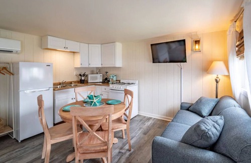 Rehoboth Beach Hotel | Convenient Stay | Free Breakfast & Free Parking | Minutes to Rehoboth Beach