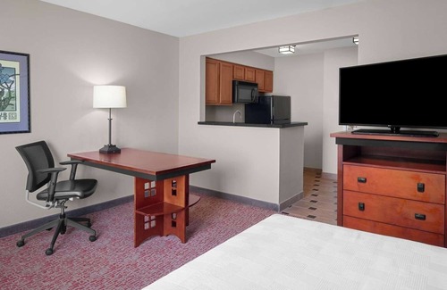 Downtown Hotel | Convenient Studio w/Fully Equipped Kitchen off San Tomas Expy - Parking