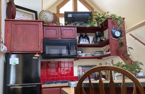Westside Cottage | Convenient to Downtown, Brews, Shopping and Food!