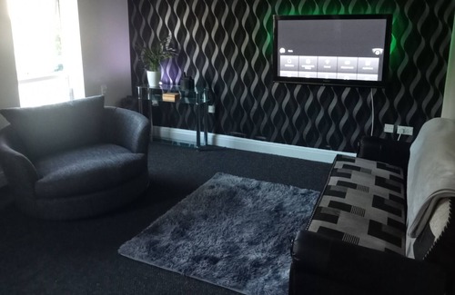 Bradford Apartment | Conveniently located 2-Bedroom Appartment - Great value for money