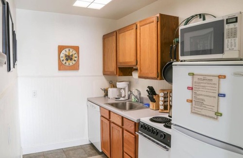 Downtown Bozeman Condo | Conveniently located in Bozeman w/vintage features - Let the Sun Shine on Main Street!