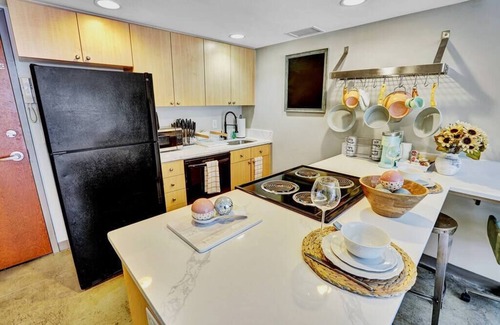 Short North Condo | Convention Center and Arena District Suite