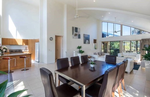Hamilton Island Apartment | Cooinda Gardens 5, Beautiful Apartment on Hamilton Island