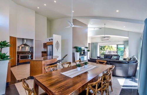 Hamilton Island House | Cooinda Gardens 6 on Hamilton Island by HamoRent