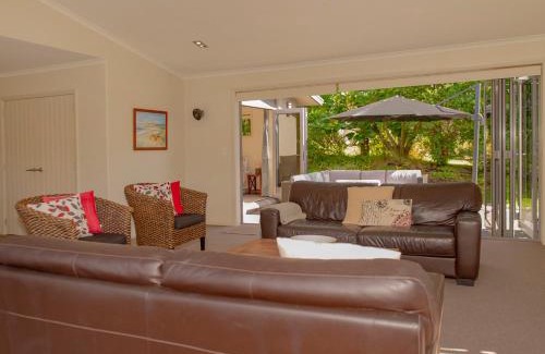 Cooks Beach House | Cooks Getaway - Cooks Beach Holiday Home