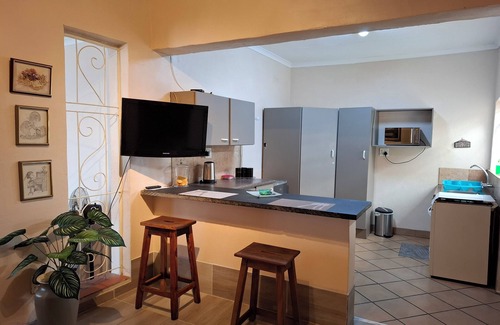 Ekurhuleni Apartment | Cool 1-bedroom apartment in Brakpan